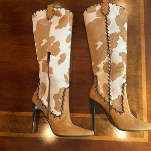 Donald Pliner pump leather cow boots with leather accent stitching